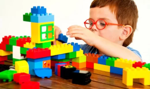 اسباب‌ بازی های مفید برای کودک و رشد ذهنی و جسمی او