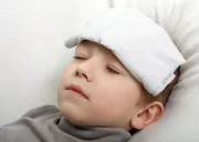پایین آوردن تب کودک بدون استفاده از دارو با ۶ روش