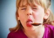 دارو خوردن کودک | راه حل های دادن دارو به کودکان
