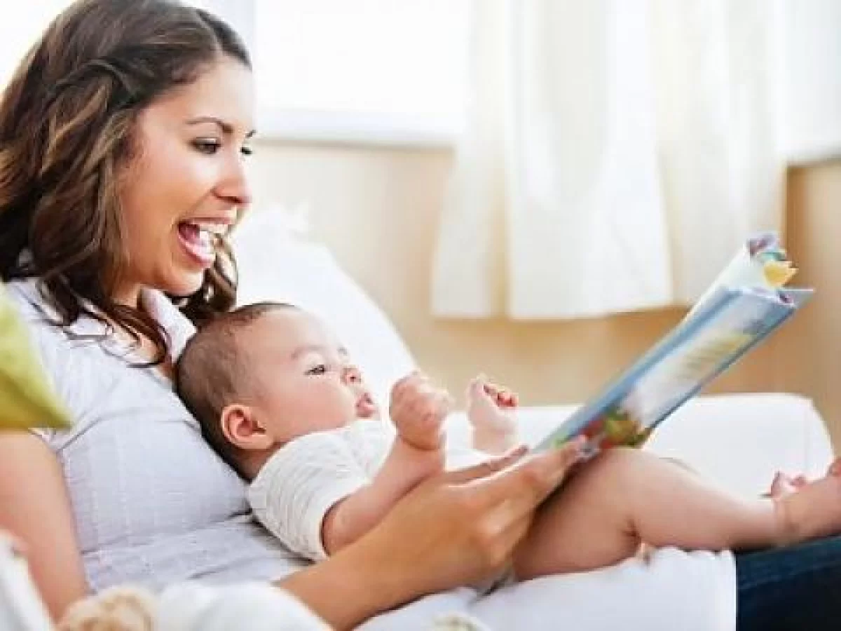 کتاب خواندن برای نوزاد