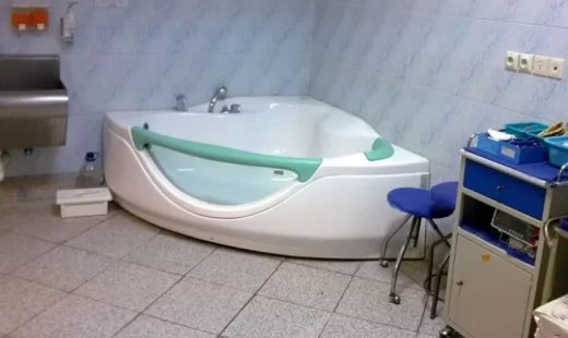 عوارض زایمان در آب