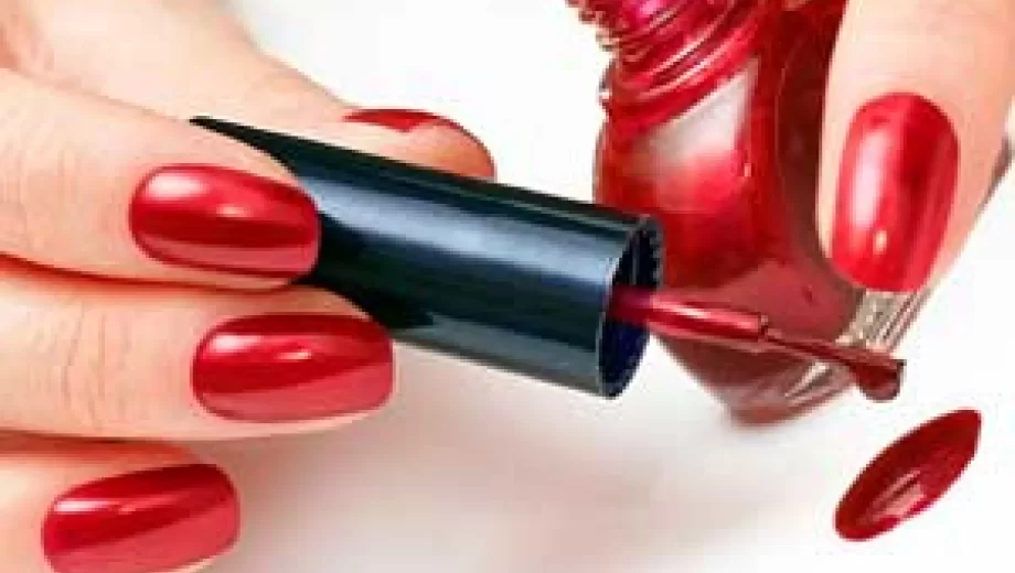 خانم های باردار در دوران بارداری لاک نزنید!